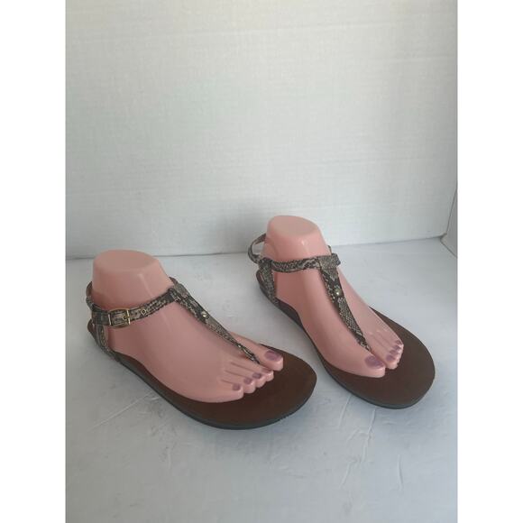 Clarks Python Snake Gray And Cream Thong Buckle Strappy T Print Sandals Sz 9M - Picture 2 of 11